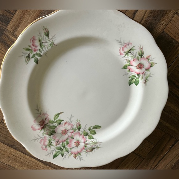 Pair of Royal Albert Bone China Friendship Plates - Marigold. Vintage Pristine - Picture 1 of 5